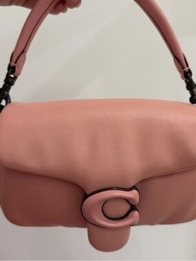 COACH PILLOW TABBY 18